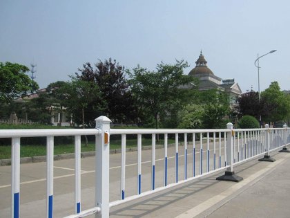 城市中央護(hù)欄叫什么護(hù)欄
